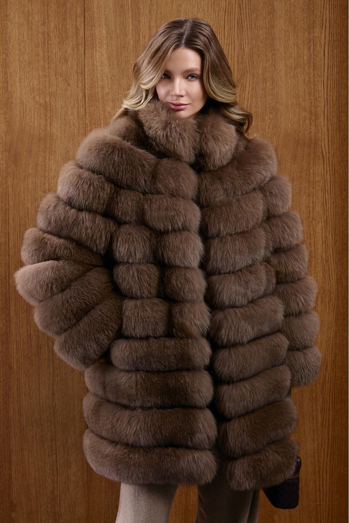 𝐋𝐈𝐌𝐈𝐓𝐄𝐃 𝐄𝐃𝐈𝐓𝐈𝐎𝐍 Eliana Fox Fur Coat