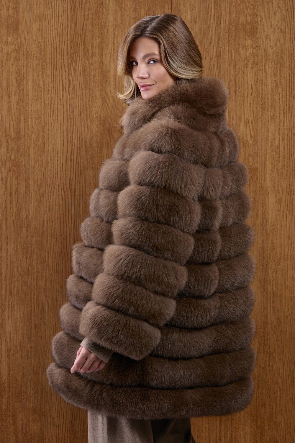 𝐋𝐈𝐌𝐈𝐓𝐄𝐃 𝐄𝐃𝐈𝐓𝐈𝐎𝐍 Eliana Fox Fur Coat